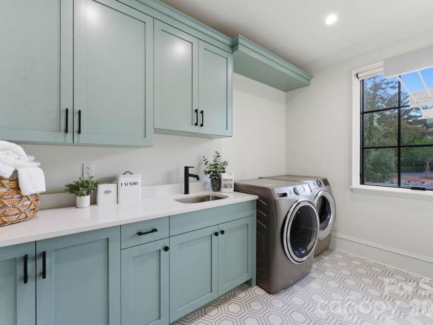 409 Bertonley Avenue, Charlotte, NC 28211.  MLS# CAR4365550, YatesRealty ID 21870. Laundry Upper Level
