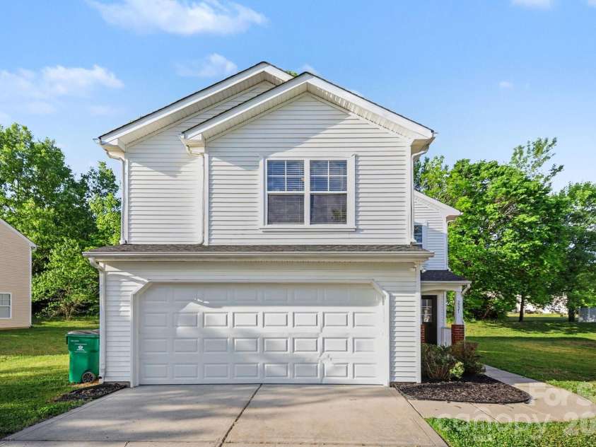 2021 Sonoma Valley Drive, Charlotte, NC 28214.  MLS# CAR4370971, YatesRealty ID 21872. 