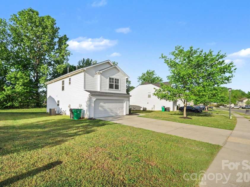 2021 Sonoma Valley Drive, Charlotte, NC 28214.  MLS# CAR4370971, YatesRealty ID 21872. 