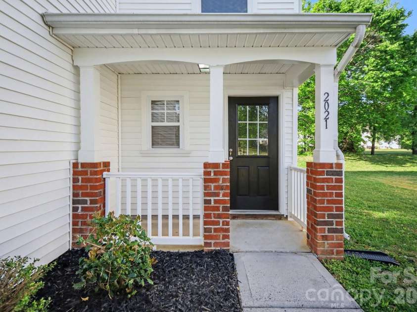 2021 Sonoma Valley Drive, Charlotte, NC 28214.  MLS# CAR4370971, YatesRealty ID 21872. 