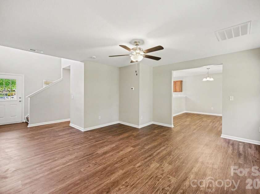 2021 Sonoma Valley Drive, Charlotte, NC 28214.  MLS# CAR4370971, YatesRealty ID 21872. 