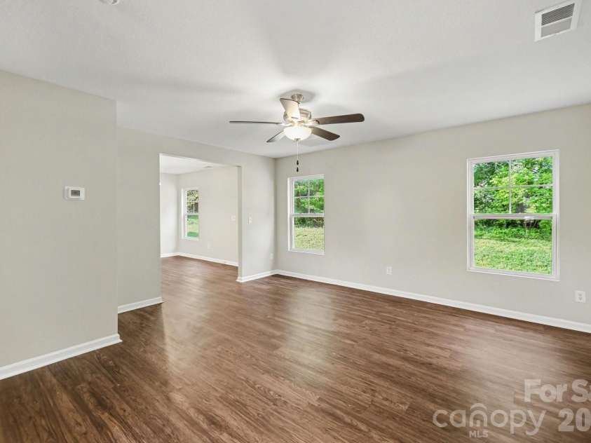2021 Sonoma Valley Drive, Charlotte, NC 28214.  MLS# CAR4370971, YatesRealty ID 21872. 