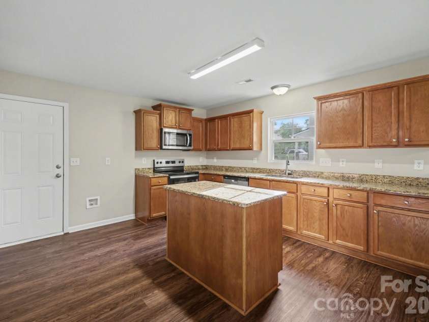 2021 Sonoma Valley Drive, Charlotte, NC 28214.  MLS# CAR4370971, YatesRealty ID 21872. 