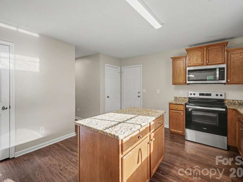 2021 Sonoma Valley Drive, Charlotte, NC 28214.  MLS# CAR4370971, YatesRealty ID 21872. 