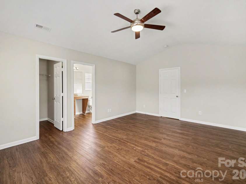 2021 Sonoma Valley Drive, Charlotte, NC 28214.  MLS# CAR4370971, YatesRealty ID 21872. 