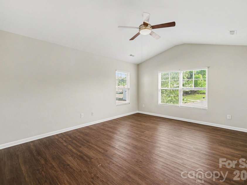 2021 Sonoma Valley Drive, Charlotte, NC 28214.  MLS# CAR4370971, YatesRealty ID 21872. 