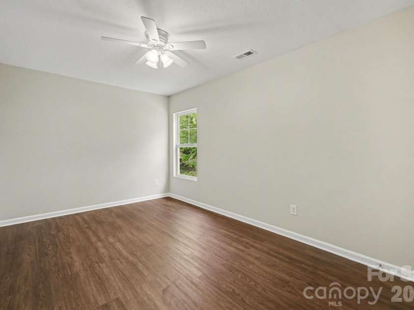 2021 Sonoma Valley Drive, Charlotte, NC 28214.  MLS# CAR4370971, YatesRealty ID 21872. 