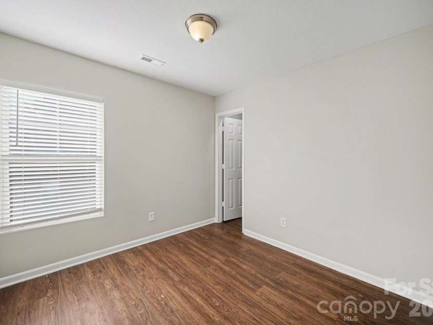 2021 Sonoma Valley Drive, Charlotte, NC 28214.  MLS# CAR4370971, YatesRealty ID 21872. 