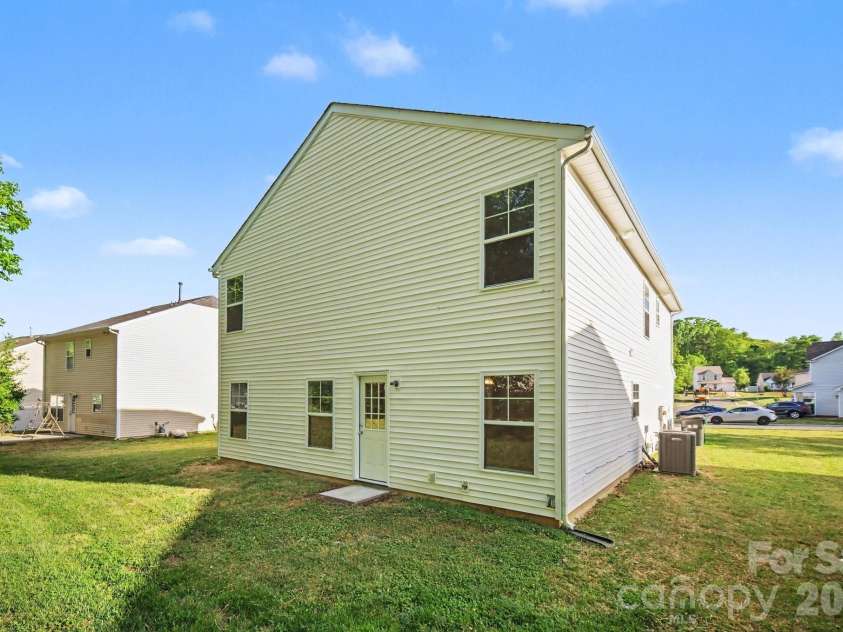 2021 Sonoma Valley Drive, Charlotte, NC 28214.  MLS# CAR4370971, YatesRealty ID 21872. 