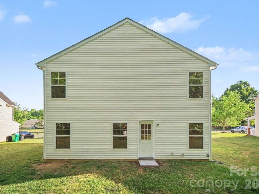 2021 Sonoma Valley Drive, Charlotte, NC 28214.  MLS# CAR4370971, YatesRealty ID 21872. 