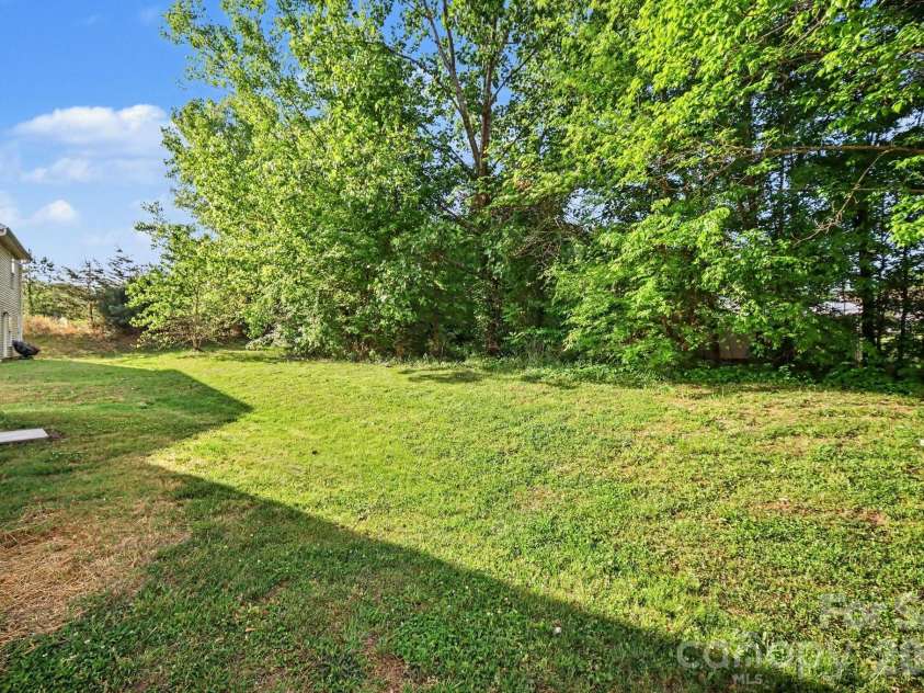 2021 Sonoma Valley Drive, Charlotte, NC 28214.  MLS# CAR4370971, YatesRealty ID 21872. 