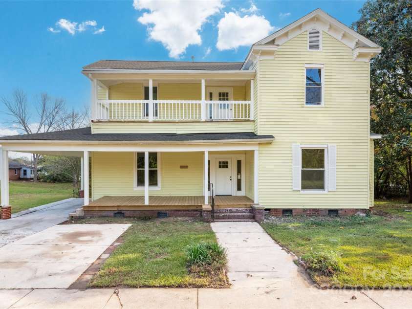 305 Elm Street, Lancaster, SC 29720.  MLS# CAR4201533, YatesRealty ID 21872. 