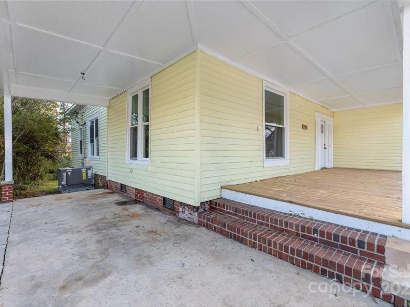 305 Elm Street, Lancaster, SC 29720.  MLS# CAR4201533, YatesRealty ID 21872. 