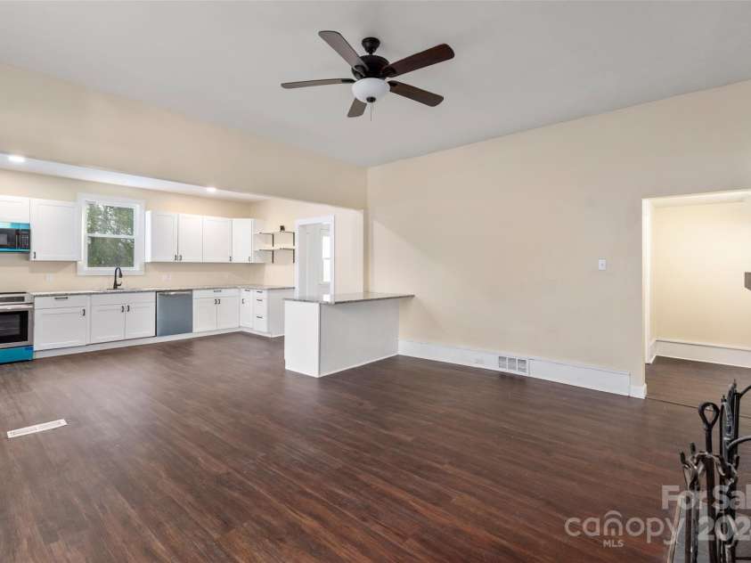 305 Elm Street, Lancaster, SC 29720.  MLS# CAR4201533, YatesRealty ID 21872. 