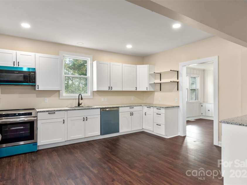 305 Elm Street, Lancaster, SC 29720.  MLS# CAR4201533, YatesRealty ID 21872. 