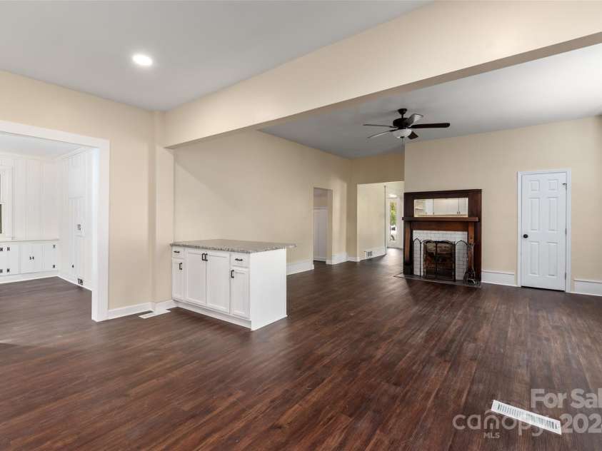 305 Elm Street, Lancaster, SC 29720.  MLS# CAR4201533, YatesRealty ID 21872. 