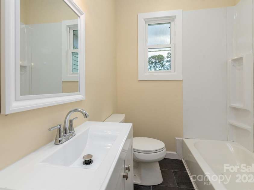 305 Elm Street, Lancaster, SC 29720.  MLS# CAR4201533, YatesRealty ID 21872. Upstairs Bathroom