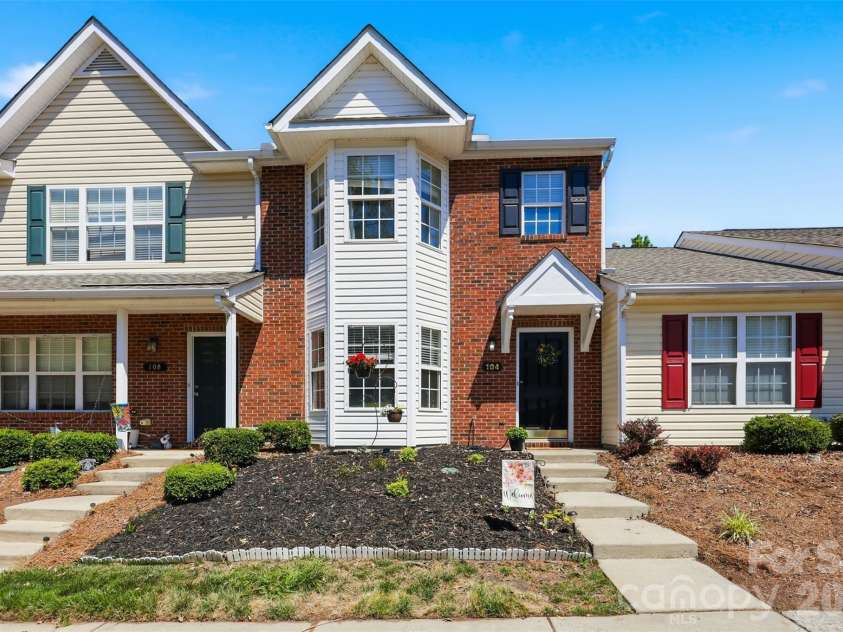 104 Gelderland Drive, Matthews, NC 28104.  MLS# CAR4378988, YatesRealty ID 21873. 