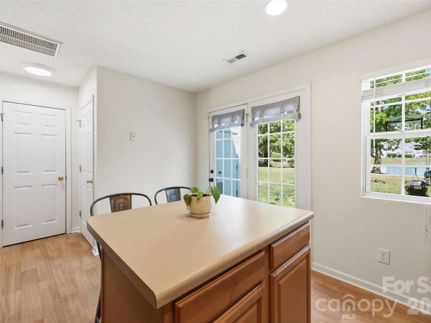 104 Gelderland Drive, Matthews, NC 28104.  MLS# CAR4378988, YatesRealty ID 21873. 