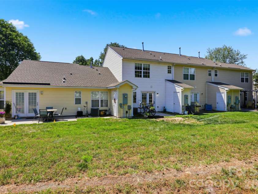 104 Gelderland Drive, Matthews, NC 28104.  MLS# CAR4378988, YatesRealty ID 21873. 