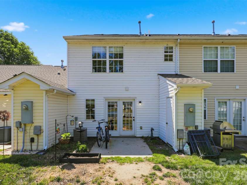 104 Gelderland Drive, Matthews, NC 28104.  MLS# CAR4378988, YatesRealty ID 21873. 