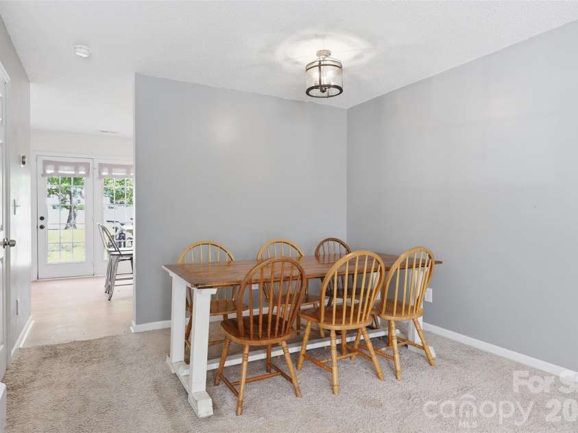 104 Gelderland Drive, Matthews, NC 28104.  MLS# CAR4378988, YatesRealty ID 21873. Dining area