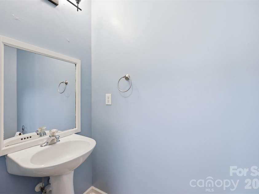 104 Gelderland Drive, Matthews, NC 28104.  MLS# CAR4378988, YatesRealty ID 21873. Half bath