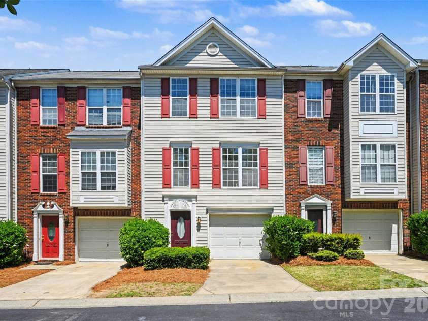 2136 Midnight Blue Lane, Fort Mill, SC 29708.  MLS# CAR4368158, YatesRealty ID 21874. 