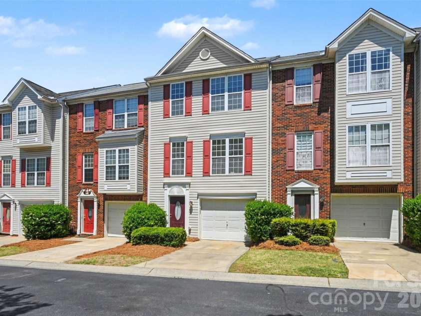 2136 Midnight Blue Lane, Fort Mill, SC 29708.  MLS# CAR4368158, YatesRealty ID 21874. 