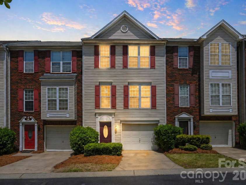 2136 Midnight Blue Lane, Fort Mill, SC 29708.  MLS# CAR4368158, YatesRealty ID 21874. 