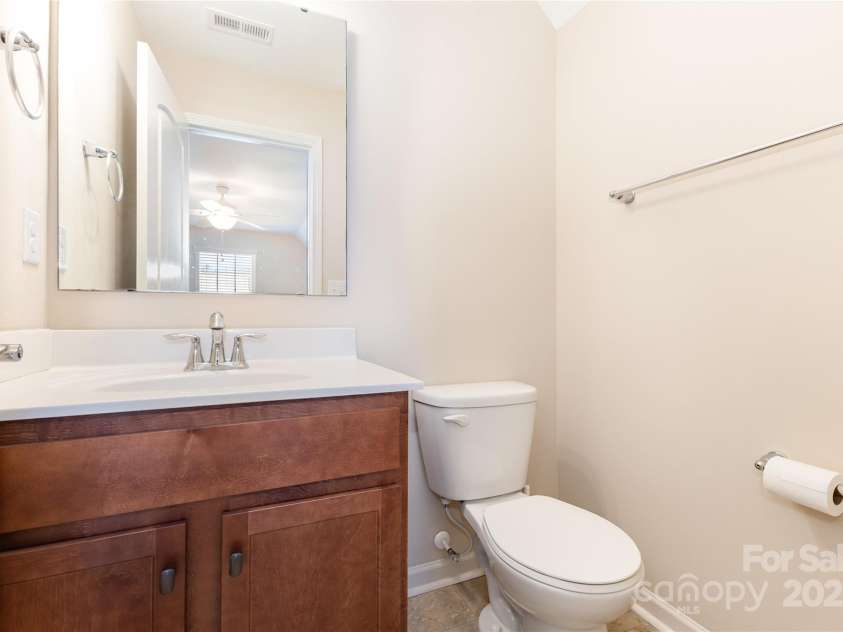 24604 Blue Heron Circle, Lancaster, SC 29720.  MLS# CAR4291057, YatesRealty ID 21875. Half Bath