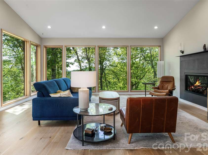 77 Mcintyre Drive, Asheville, NC 28803.  MLS# CAR4374147, YatesRealty ID 21876. 