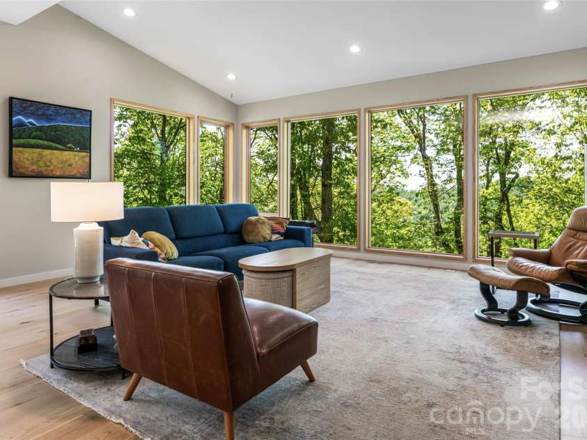77 Mcintyre Drive, Asheville, NC 28803.  MLS# CAR4374147, YatesRealty ID 21876. 
