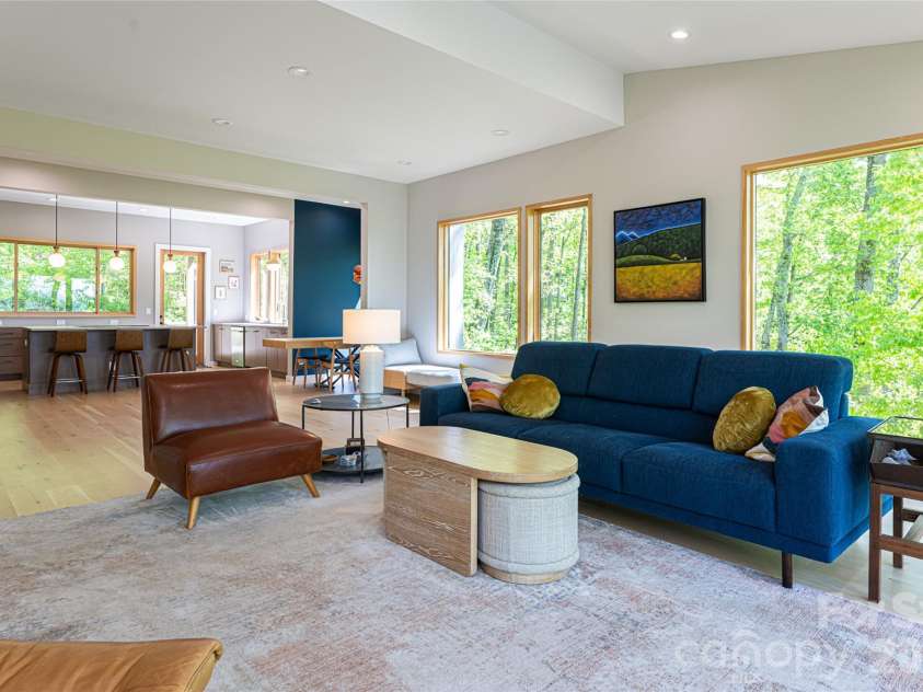 77 Mcintyre Drive, Asheville, NC 28803.  MLS# CAR4374147, YatesRealty ID 21876. 
