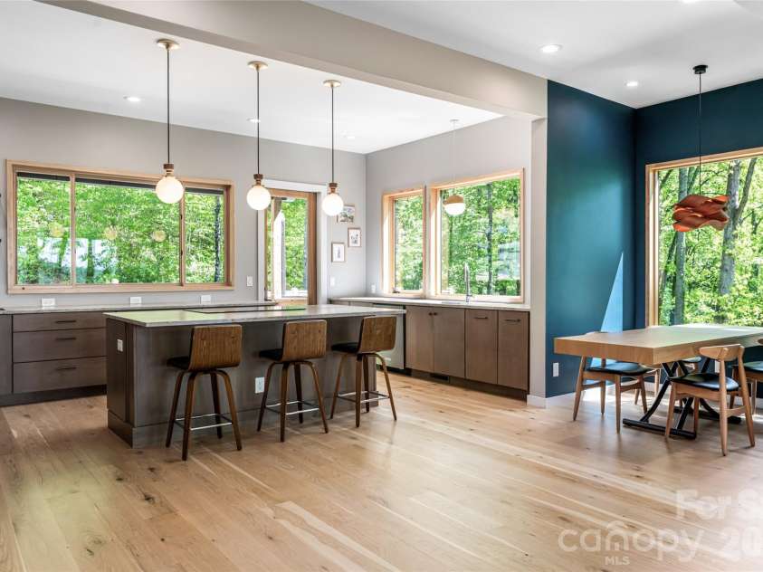 77 Mcintyre Drive, Asheville, NC 28803.  MLS# CAR4374147, YatesRealty ID 21876. 