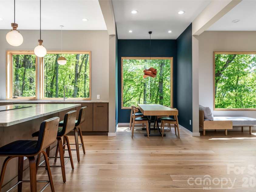 77 Mcintyre Drive, Asheville, NC 28803.  MLS# CAR4374147, YatesRealty ID 21876. 