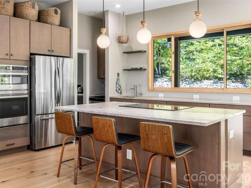 77 Mcintyre Drive, Asheville, NC 28803.  MLS# CAR4374147, YatesRealty ID 21876. 