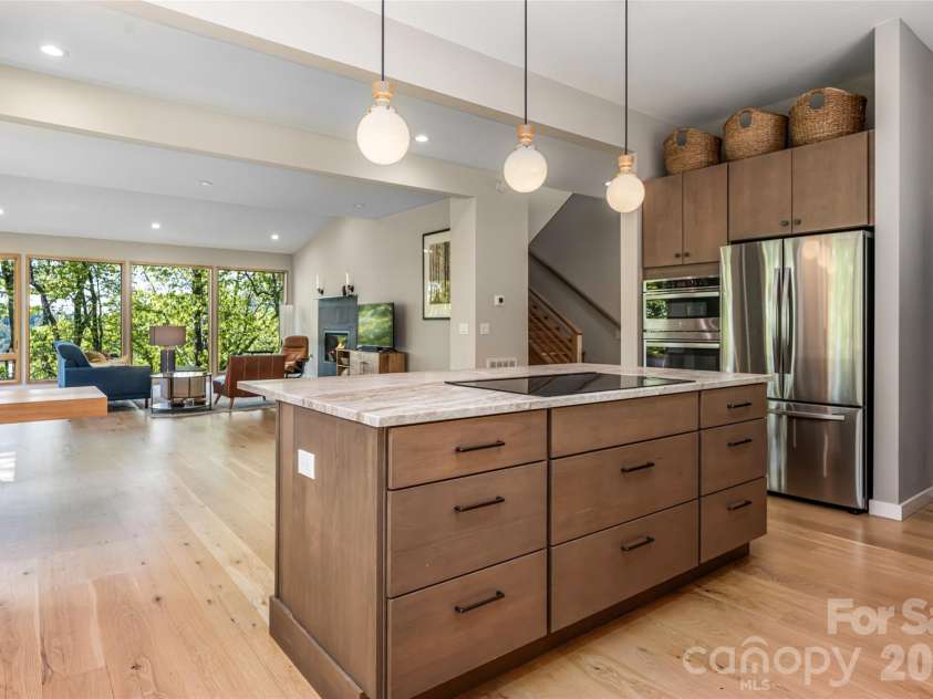 77 Mcintyre Drive, Asheville, NC 28803.  MLS# CAR4374147, YatesRealty ID 21876. 