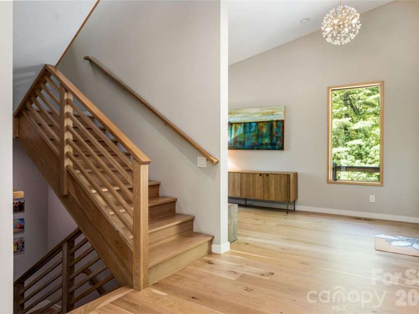 77 Mcintyre Drive, Asheville, NC 28803.  MLS# CAR4374147, YatesRealty ID 21876. 