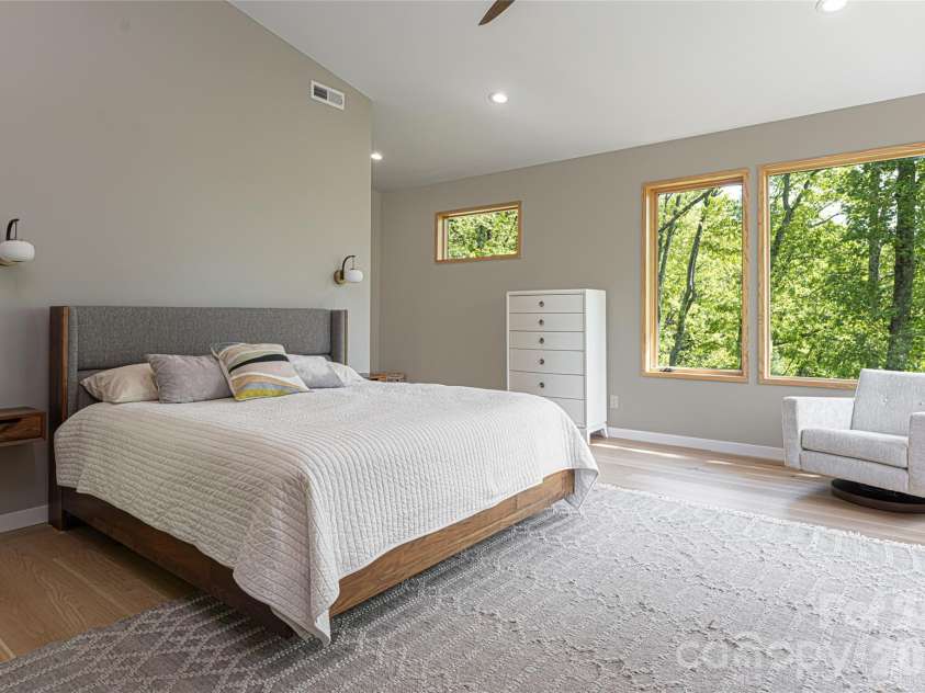 77 Mcintyre Drive, Asheville, NC 28803.  MLS# CAR4374147, YatesRealty ID 21876. 