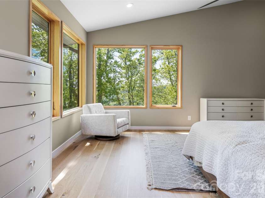 77 Mcintyre Drive, Asheville, NC 28803.  MLS# CAR4374147, YatesRealty ID 21876. 