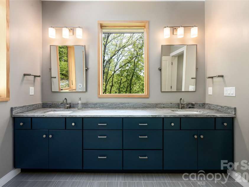77 Mcintyre Drive, Asheville, NC 28803.  MLS# CAR4374147, YatesRealty ID 21876. 