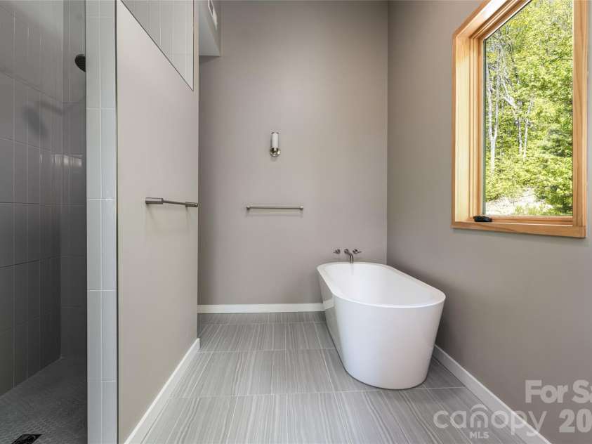 77 Mcintyre Drive, Asheville, NC 28803.  MLS# CAR4374147, YatesRealty ID 21876. 