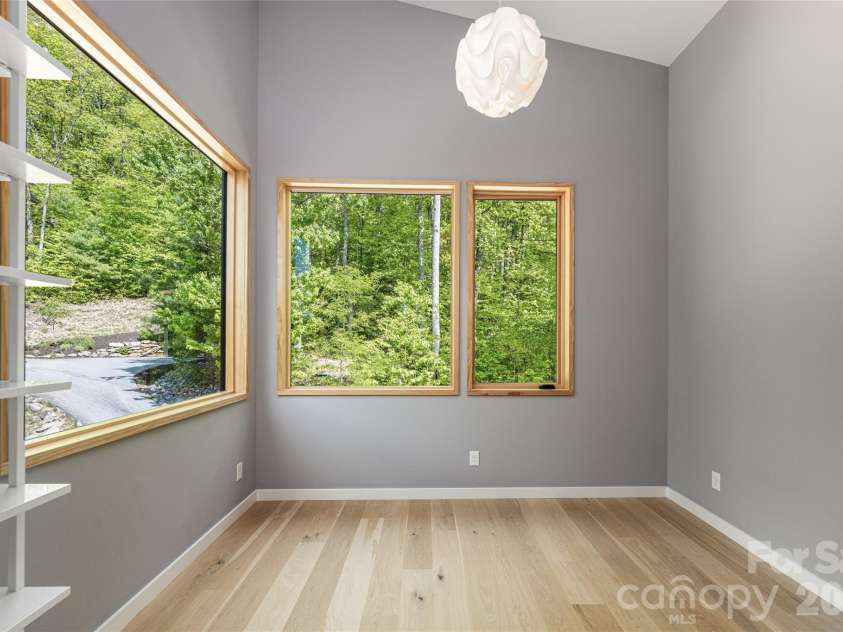 77 Mcintyre Drive, Asheville, NC 28803.  MLS# CAR4374147, YatesRealty ID 21876. 