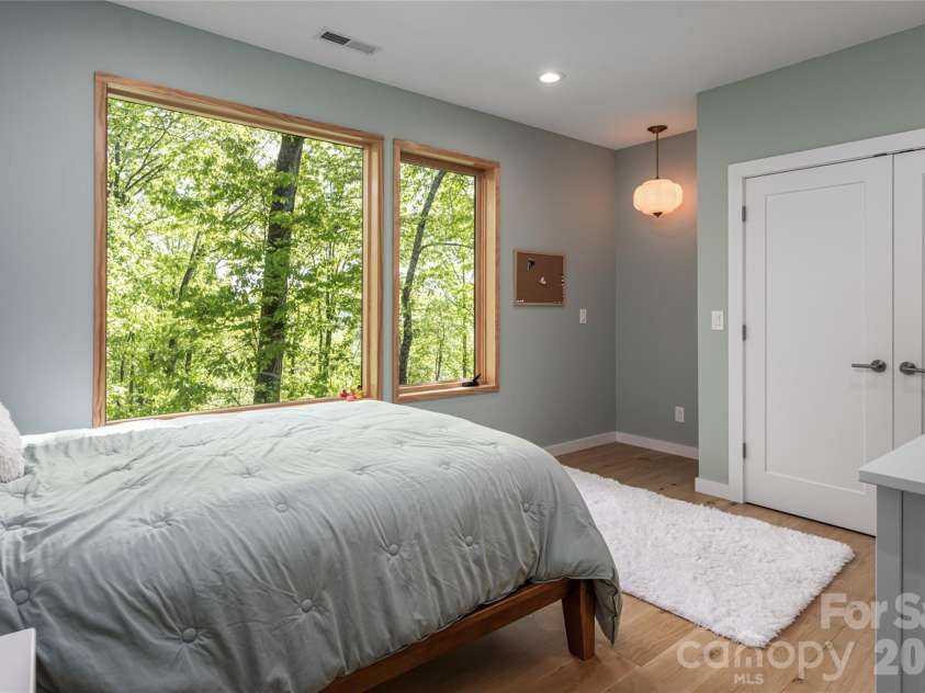 77 Mcintyre Drive, Asheville, NC 28803.  MLS# CAR4374147, YatesRealty ID 21876. 