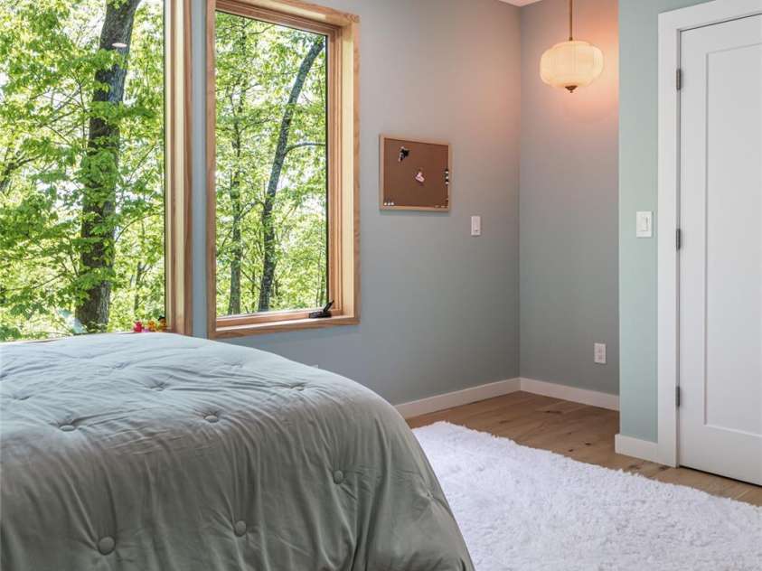 77 Mcintyre Drive, Asheville, NC 28803.  MLS# CAR4374147, YatesRealty ID 21876. 