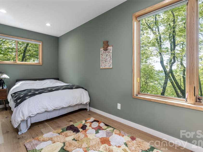 77 Mcintyre Drive, Asheville, NC 28803.  MLS# CAR4374147, YatesRealty ID 21876. 