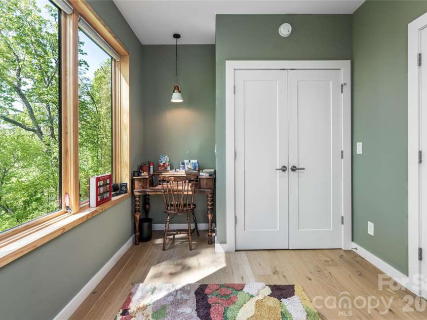 77 Mcintyre Drive, Asheville, NC 28803.  MLS# CAR4374147, YatesRealty ID 21876. 