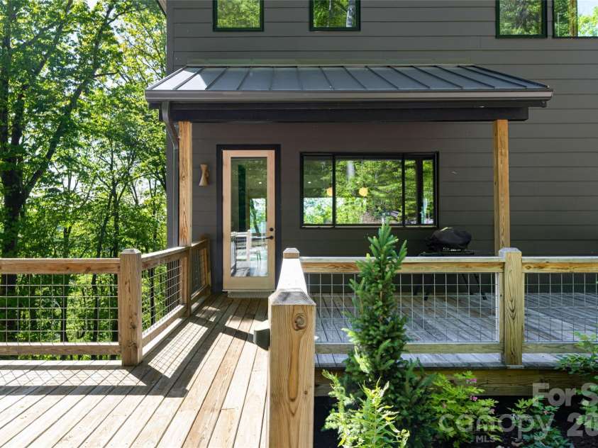 77 Mcintyre Drive, Asheville, NC 28803.  MLS# CAR4374147, YatesRealty ID 21876. 