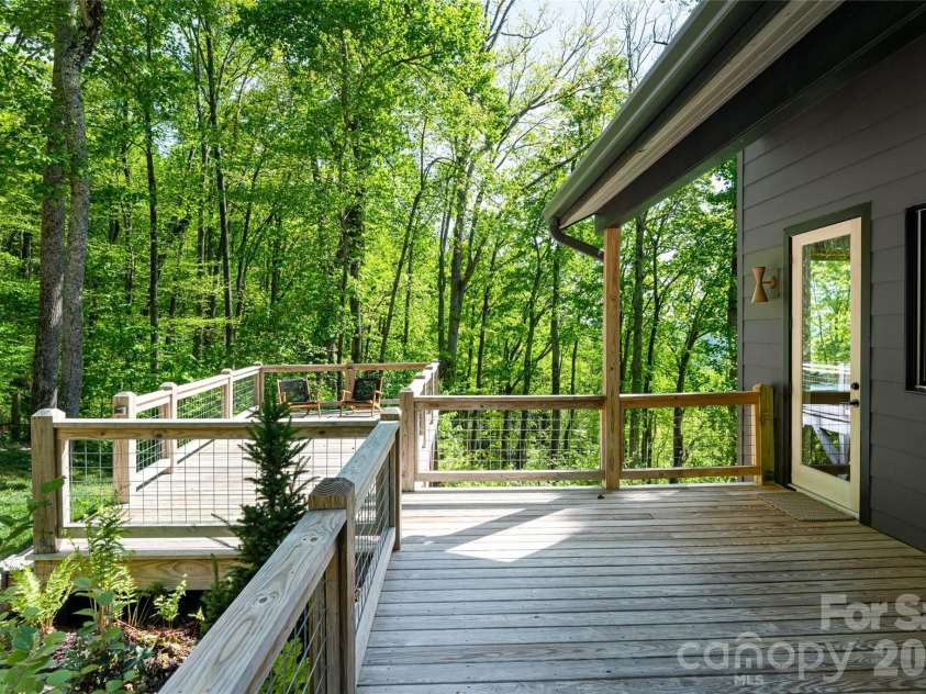 77 Mcintyre Drive, Asheville, NC 28803.  MLS# CAR4374147, YatesRealty ID 21876. 
